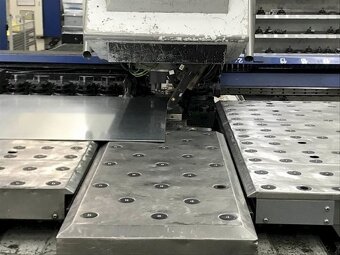 Vysekávací lis TRUMPF Trumatic 5000, použitý, z roku 2003. - 4