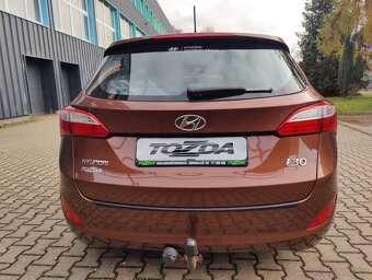 Hyundai i30 1,6 CW Trikolor + pneu - 4