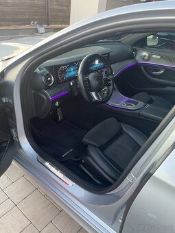 Mercedes E 200 4matic sedan AMG paket 2021 - 4
