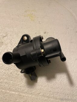 ÚPLNÁ SKŘÍŇ S TERMOSTATEM 047 121 111S - 4