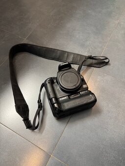 Zrcadlovka Canon EOS 400D + 3 objektivy, 2 stativy a batoh - 4