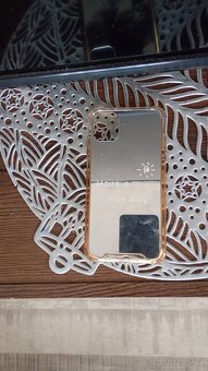 Prodám iPhone 11 - 4