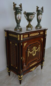 Zámecká intarzovaná komoda zdobená bronzem 120 cm - 4