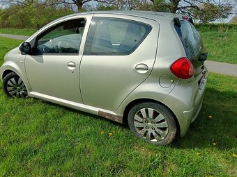 Aygo. 1.0 i Clima, 5x dveře, alu kola, EXPORT - 4