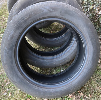 Prodám čtyři letní pneu Nokian PowerProof1 235/55 ZR19 105Y - 4