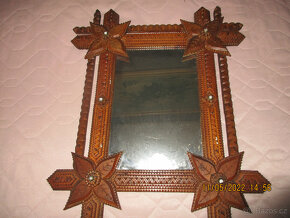 Prodám z pozůstaosti zdobené zrcadlo a korbel - 4