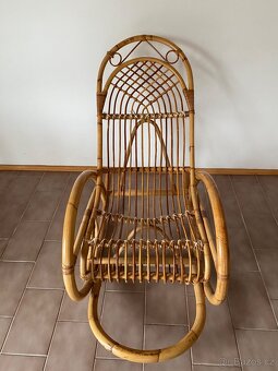 Houpací ratanové křeslo a stůl - 4