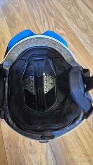 Helma s brýlemi na lyže - 4