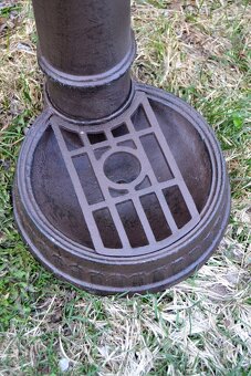 Vodovodní sloupek - kašna - litinová výlevka - hnědá - 4