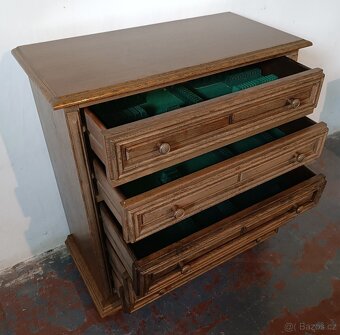 Dubový, rustikální příborník. - 4