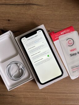 Apple iPhone 11 64GB Černý Stav: B Baterie: 85% - 4