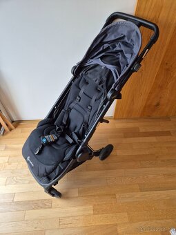 PALUBNÍ KOČÁREK DO LETADLA Ergobaby - 4