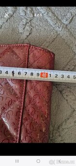 Vínová  kabelka Guess - 4