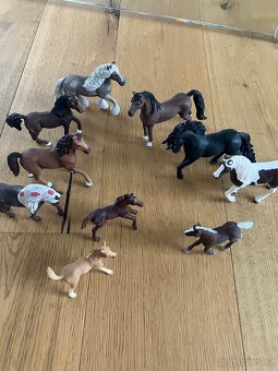 10 x koník SCHLEICH - 4