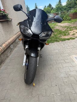 Yamaha R6 - 4
