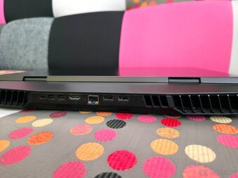 Výkonný herní notebook Eurocom Sky Z7 - 4