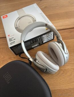 Nová sluchátka JBL tour one M2 - 4