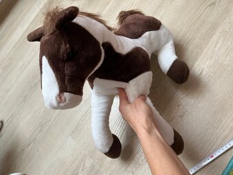 Kůň plyšový ležící, konik - 4