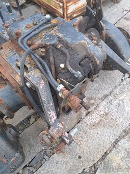 Víko hydrauliky zetor uřI - 4