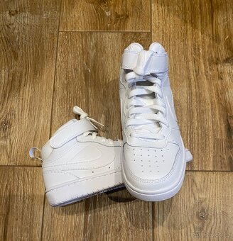 Dámské kotnikove tenisky Nike - 4