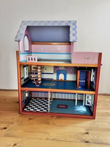 Dřevěný domeček pro panenky s výtahem - 4