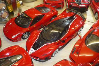RC auto model 1:18 Rastar Ferrari - 4