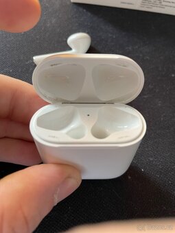 AirPods (2 generace) - 4