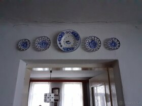 Keramika , růžový porcelán,  sošky psů, obrazy - 4