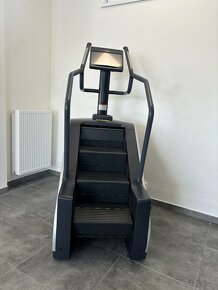 Technogym 1000LCD stepmill LIVE - schodový trenažer - 4
