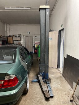 Dvousloupový zvedák  Ravaglioli italské výroby 3,2 t - 4