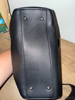 Prodám kabelku Guess a MK - 4