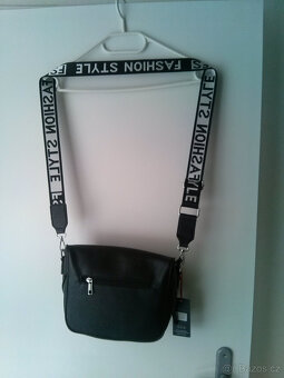 CROSSBODY LEDVINKA TM.MODRA NEBO ČERNA - NOVE - 4