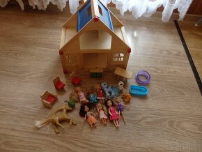 Dřevěný domeček přenosný +panenky+nábytek - 4