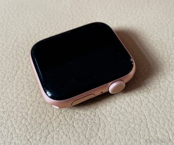 Prodám Apple Watch 5 44mm - 4