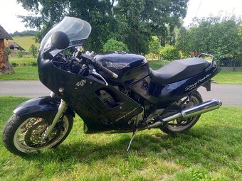 TRIUMPH DAYTONA 750 - 4