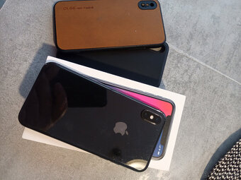 Apple iPhone X 64GB - 4