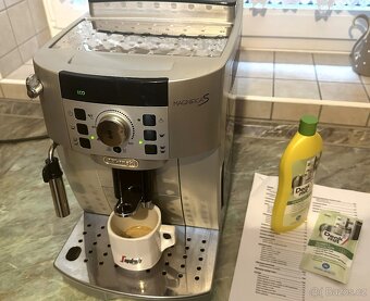 DELONGHI automatický kávovar - TOP STAV - - 4