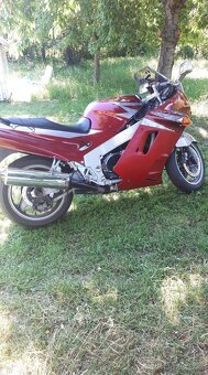 Kawasaki ZZR 1100 - 4