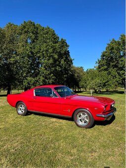 Ford Mustang Fastback z roku 1966 - 4