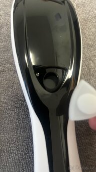 LED masážní kartáč s dávkovačem oleje - 4