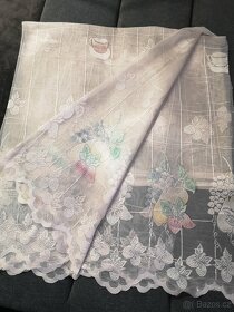 Záclony, červené závěsy, ubrus. - 4