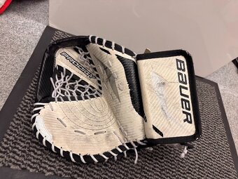 SET LAPAČKA A VYRÁŽEČKA BAUER vel. YTH - 4