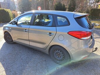 Kia Carens - 4