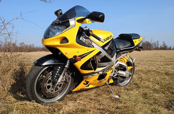 Suzuki GSX-R 750 K1 - 4