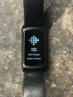 Chytrý náramek Fitbit Charge 6 černý - 4