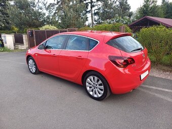 Benzínová Opel Astra 74066km... rok 2010 - 4