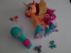 My Little Pony Figurka Sunny zpívá a bruslí - 4