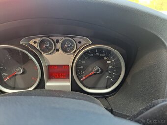 Prodám vozidlo Ford Focus na náhradní díly nebo na opravu - 4