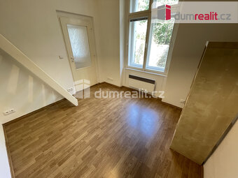Pronájem bytu 2+kk 35m2 P5 Smíchov zařízený cihla - 4