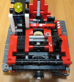LEGO 8294 Bagr - 4
